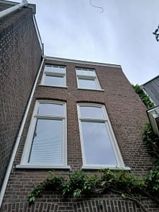 Achterzijde herenwoning na buitenschilderwerk in Rijswijk